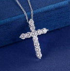 Collar de Cruz de Plata con Cristal de Circonita ✨