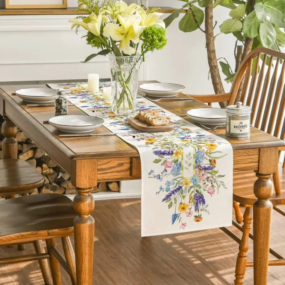 Caminho de Mesa Floral Branco e Dourado Elegante – Decoração de Feriados e Jantares