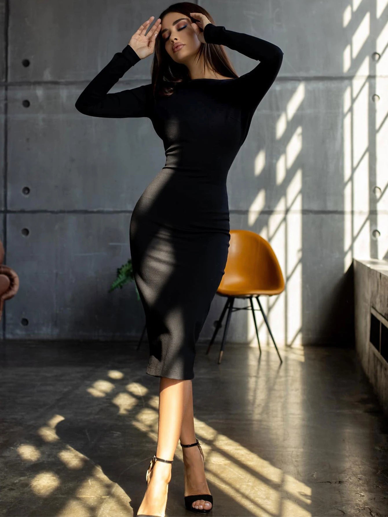 Elegant Backless Bodycon Midi Dress – Black Long Sleeve