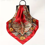 Una bufanda grande roja de cachemir bohemio