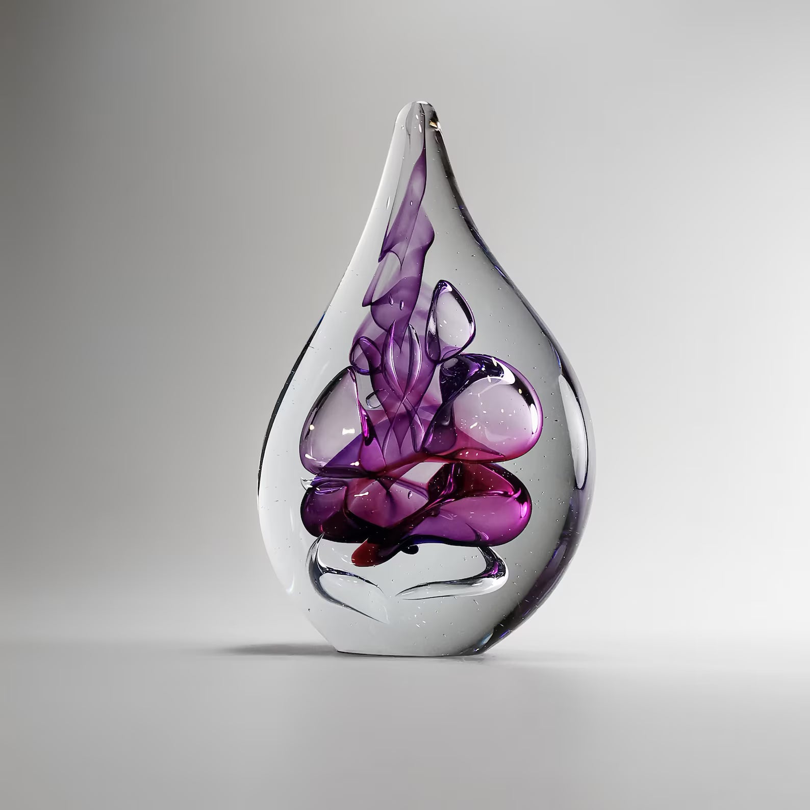 Escultura Artesanal de Vidro Soprado em Gota Lisa - Tema Floral Roxo - Decoração para Casa